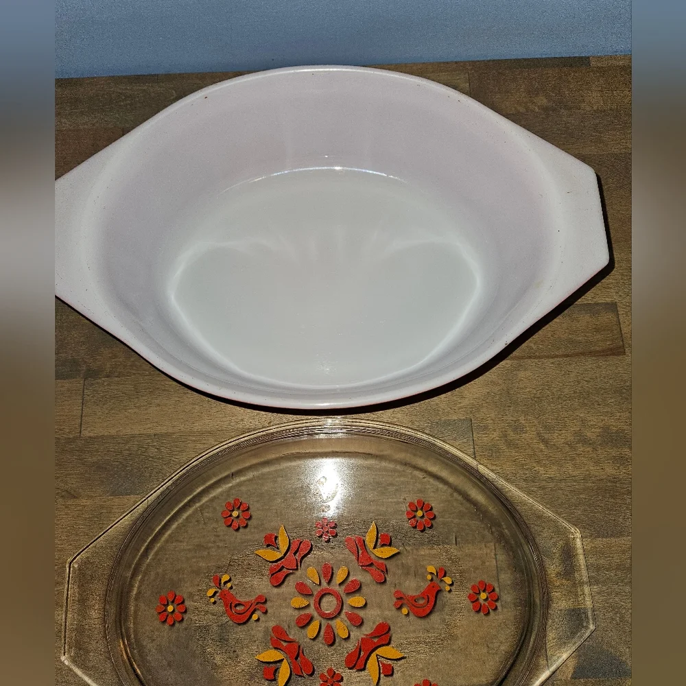 Pyrex Friendship Casserole Dish and Lid 2.5 QT Vintage - Picture 3 of 8